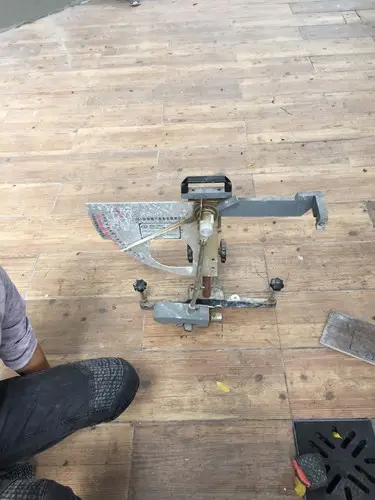 בדיקת התנגדות להחלקה של משטח לפי תקן 2279