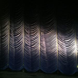 וילונות מסך פרגוד לאחר טיפול עיכוב בעירה