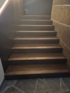 פסים למניעת החלקה במדרגות